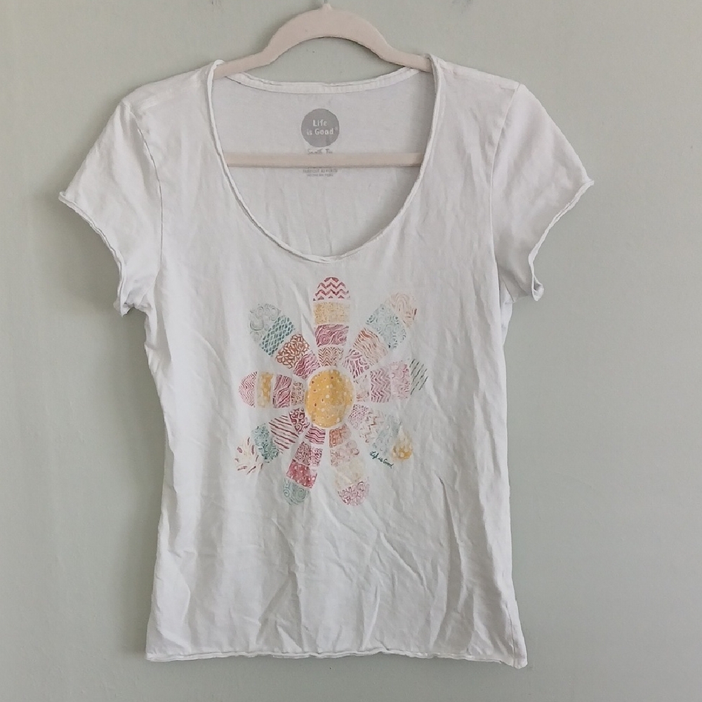 Life Is Good Women's White Floral Smooth Fitted Tee Shirt Size Medium